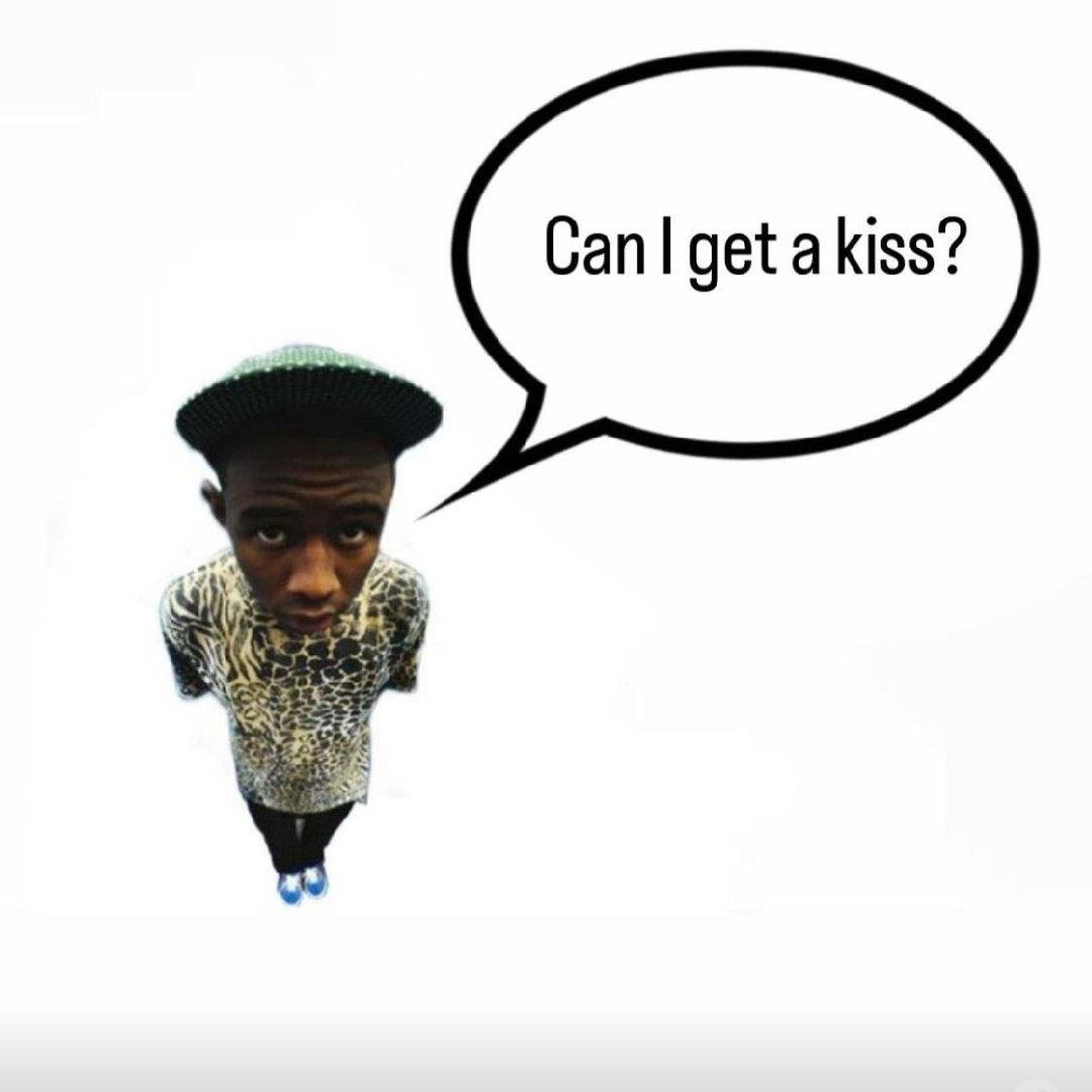 Can I get a kiss?😭