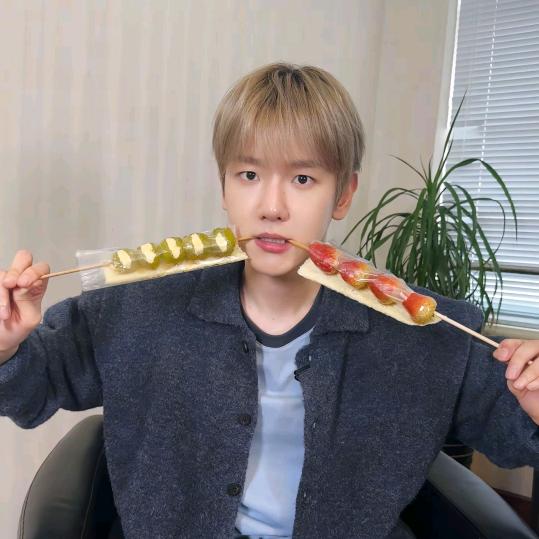 草莓脆啵啵_-(见过伯贤版🥰)