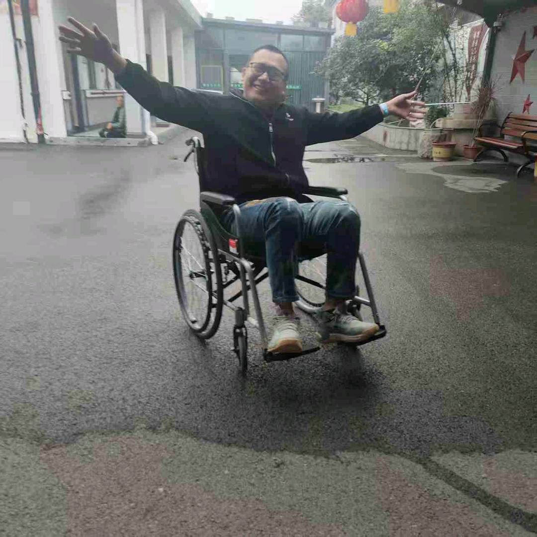 轮椅男孩（橱窗好物）