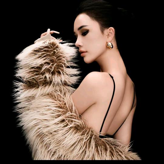 媛老板的穿搭小助理.隐成