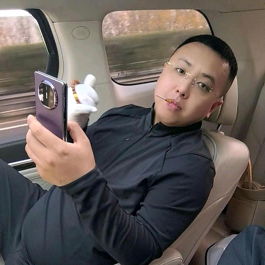 何川.