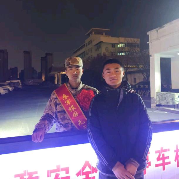 家有俩个皮夹克
