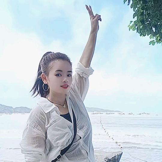 逆光下的微笑😊