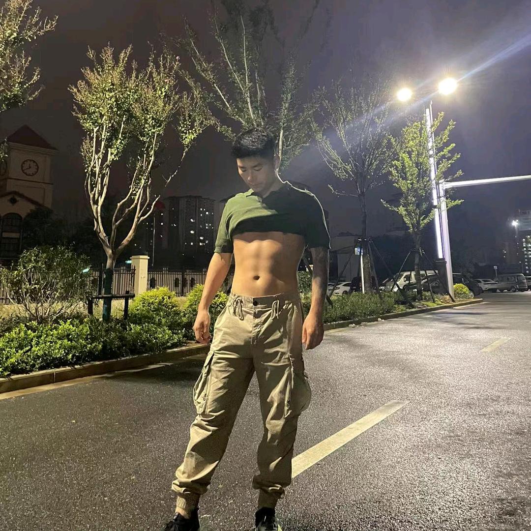 爱运动的厨师小哥