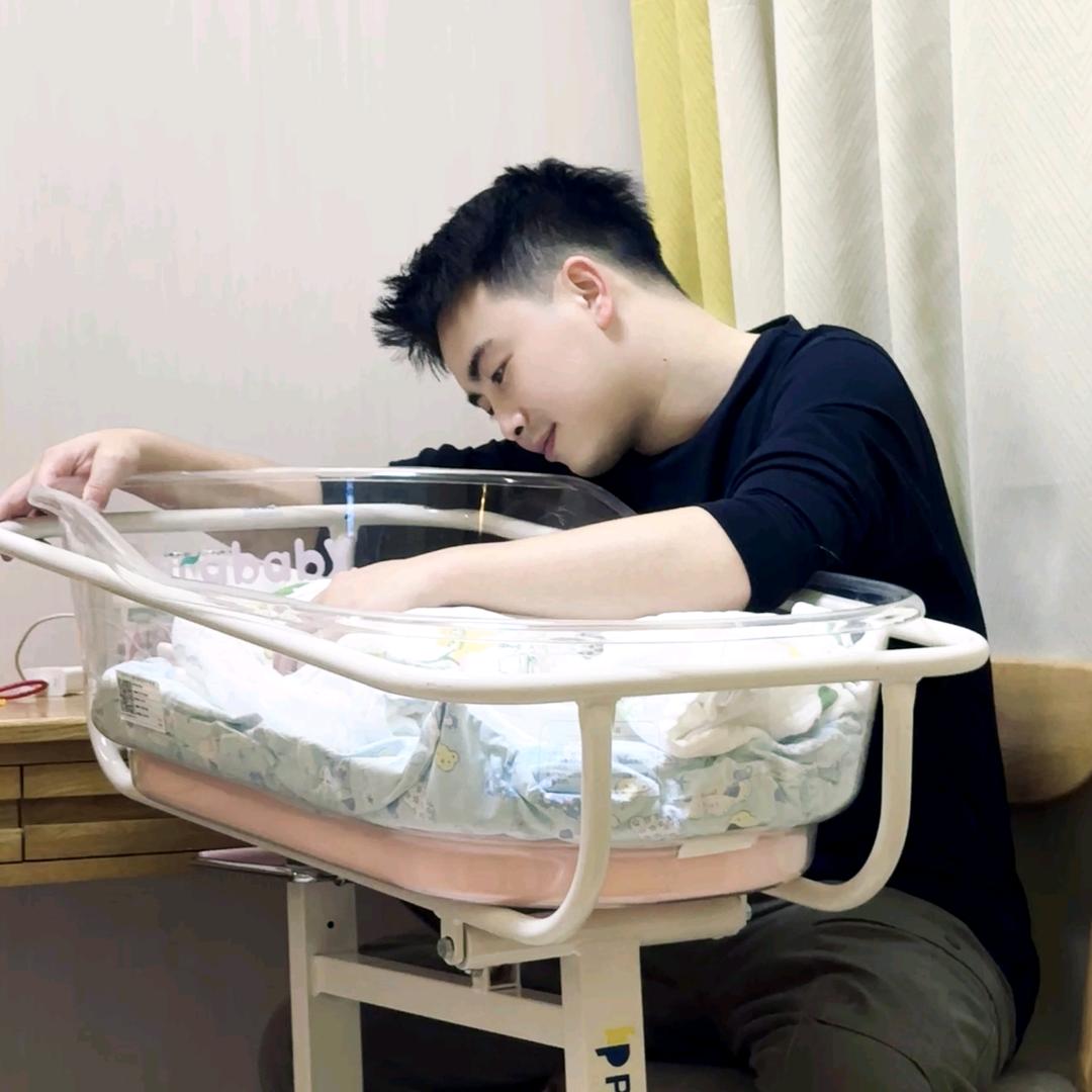 挣窝囊费给女儿买奶粉