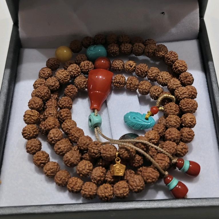 圆圆绿松石文玩店