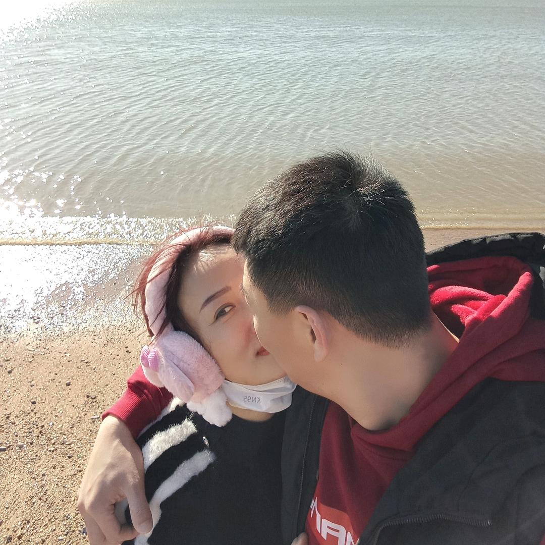 老杜夫妇 +俩女儿