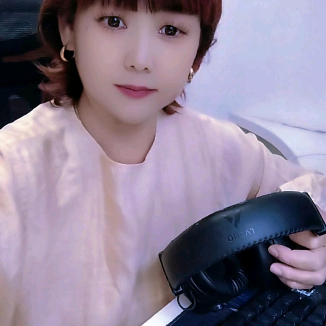 依依