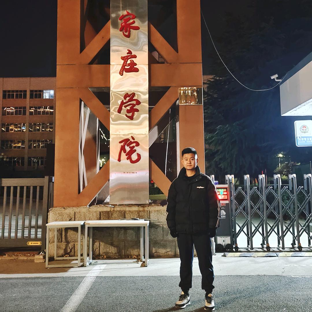 荀小黑（小岛野火锅）