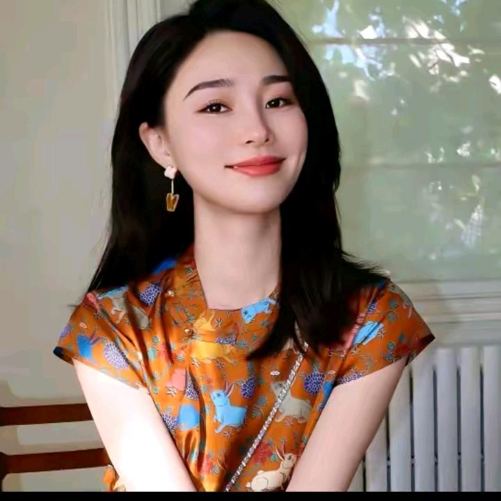 邱莹莹品质女装《时尚经典穿搭》