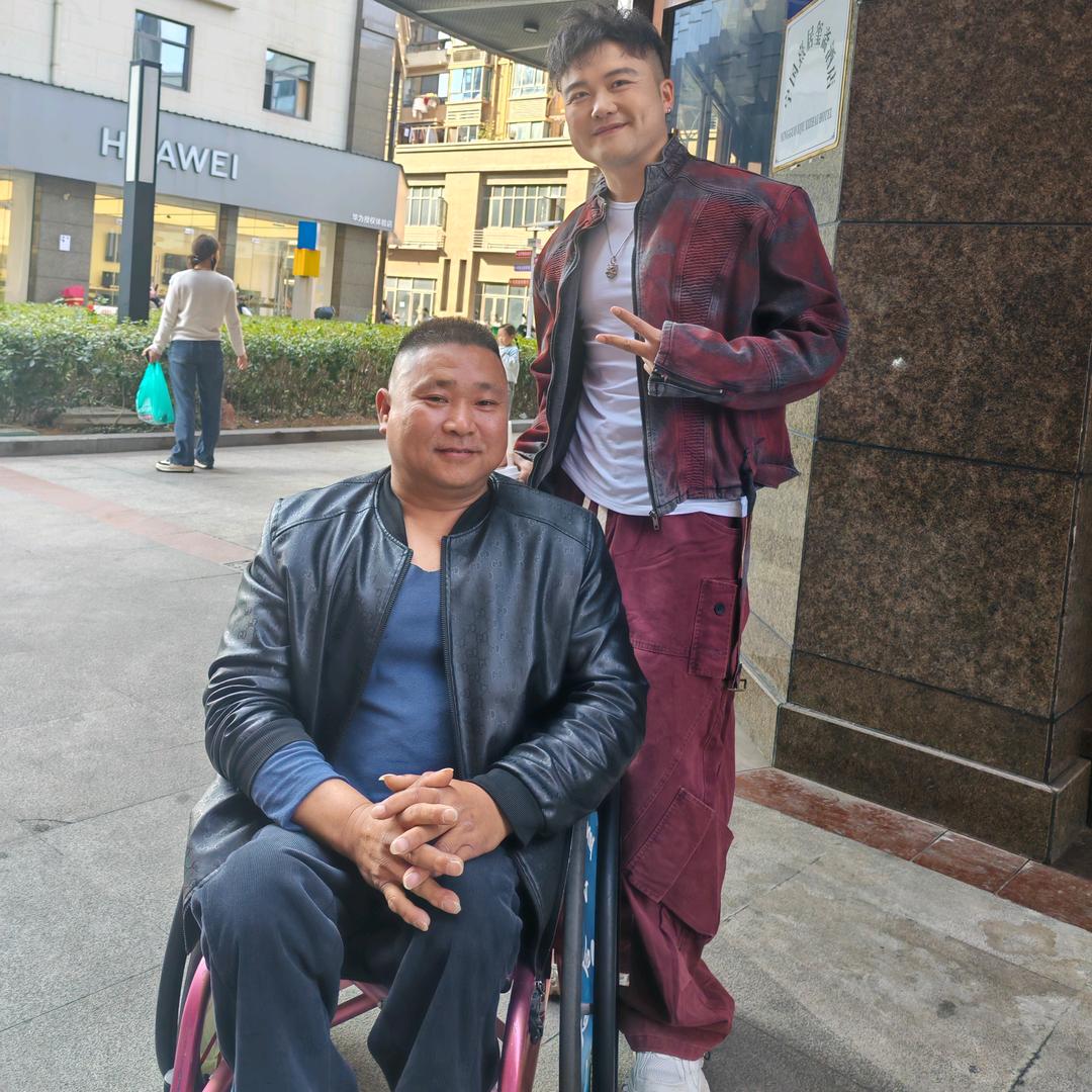 轮椅哥励志小店