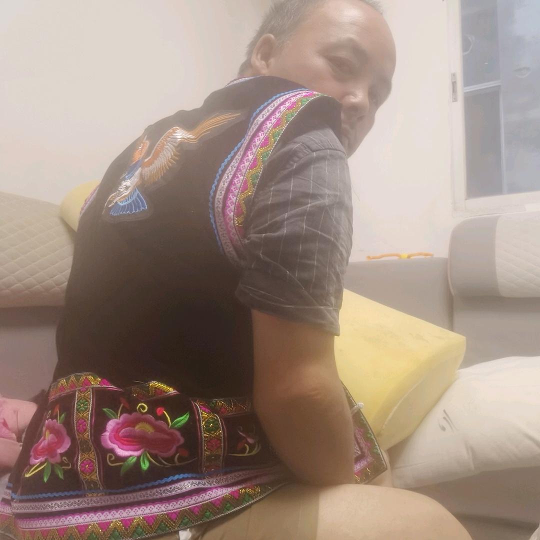 盘州彝族小阿哥小甘