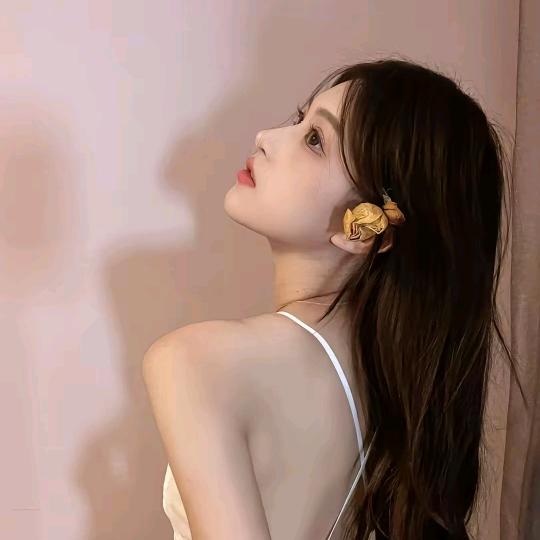 玲玲宝贝(๑><๑）