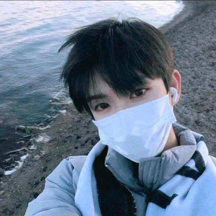 𝑳𝒐𝒏𝒆𝒍𝒚