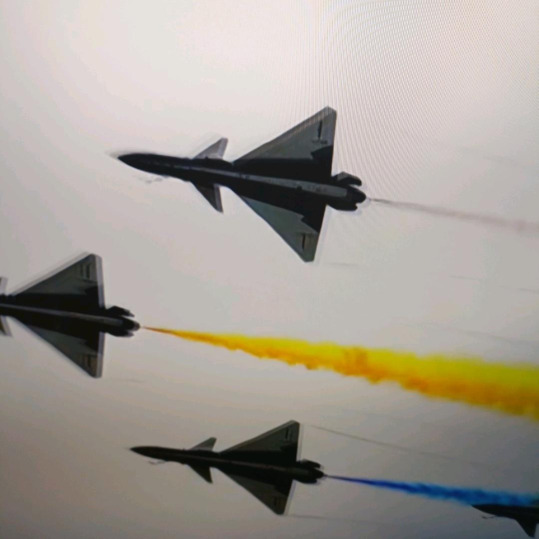 泱泱中华，不怒自威。（火烤小夲子）