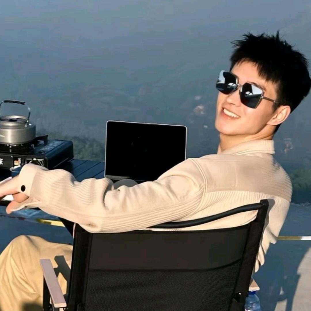 是小辉辉呀(๑><๑）