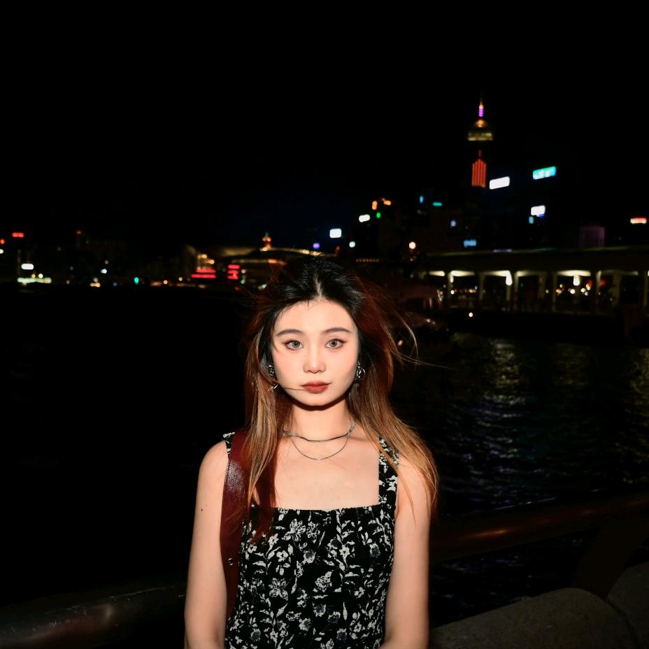 骑着老奶闯红灯