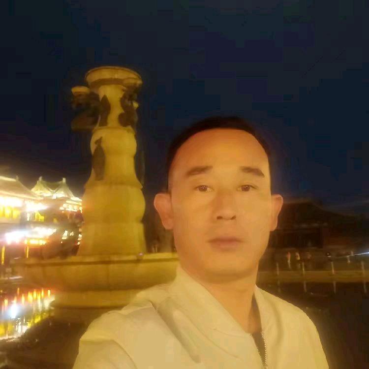 山沟沟的小男孩