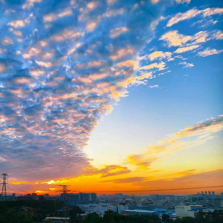 回忆像个说书的人。