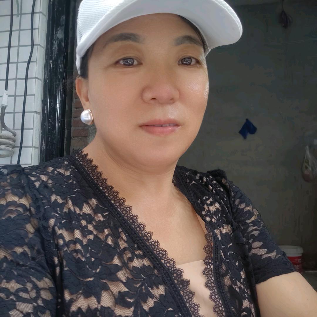 英姐，喜欢山歌。