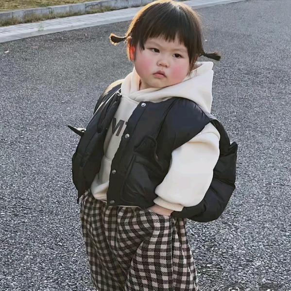 ╭双手揣兜、
