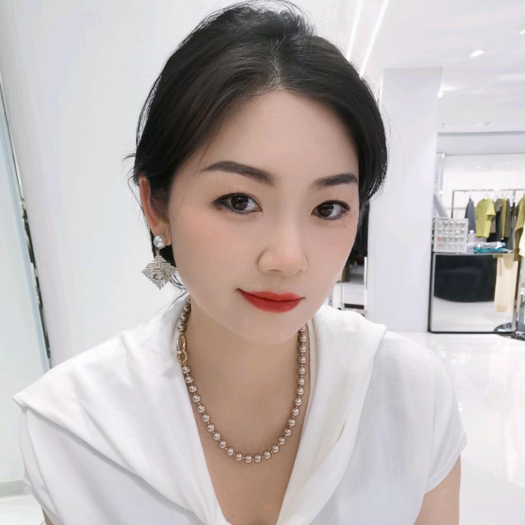 裕民县谷邦女装集合厅