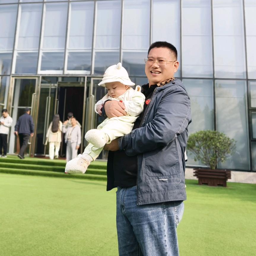 江南眼镜万冬庆