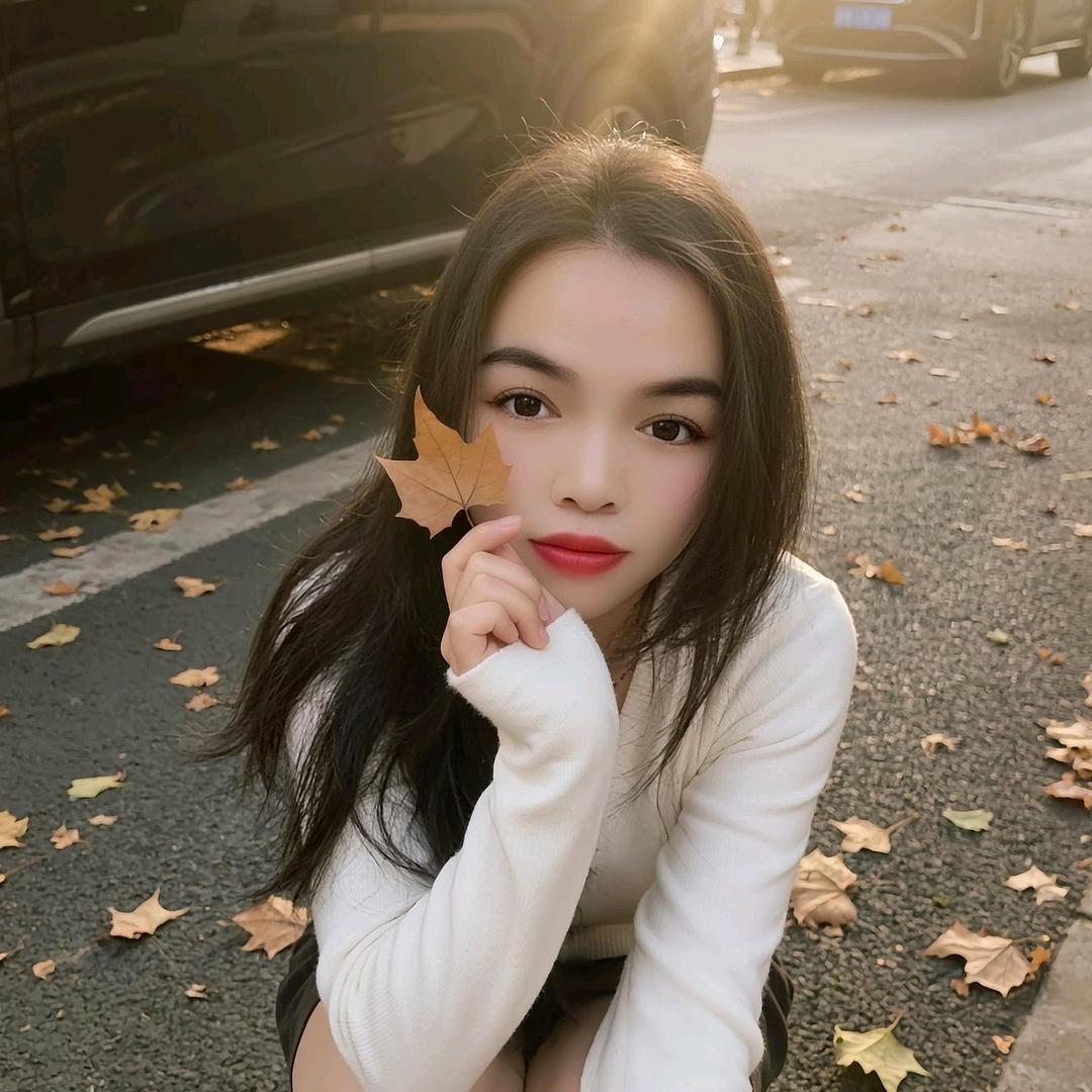 被窝里的小懒猫😽