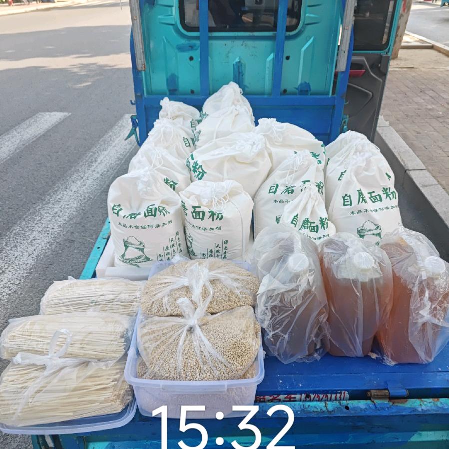 小丽，自磨面粉面条挂面面叶麦仁小米纯豆油