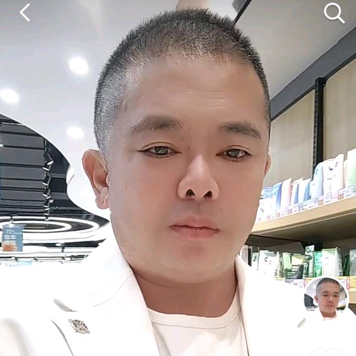 吴小华，华哥，