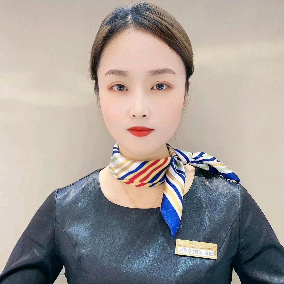 潢川周六福邓慧慧