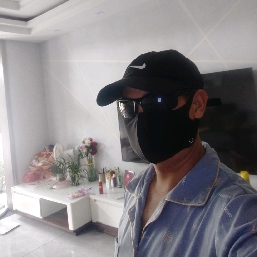 戴口罩的丑八怪