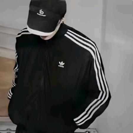 阿咁左