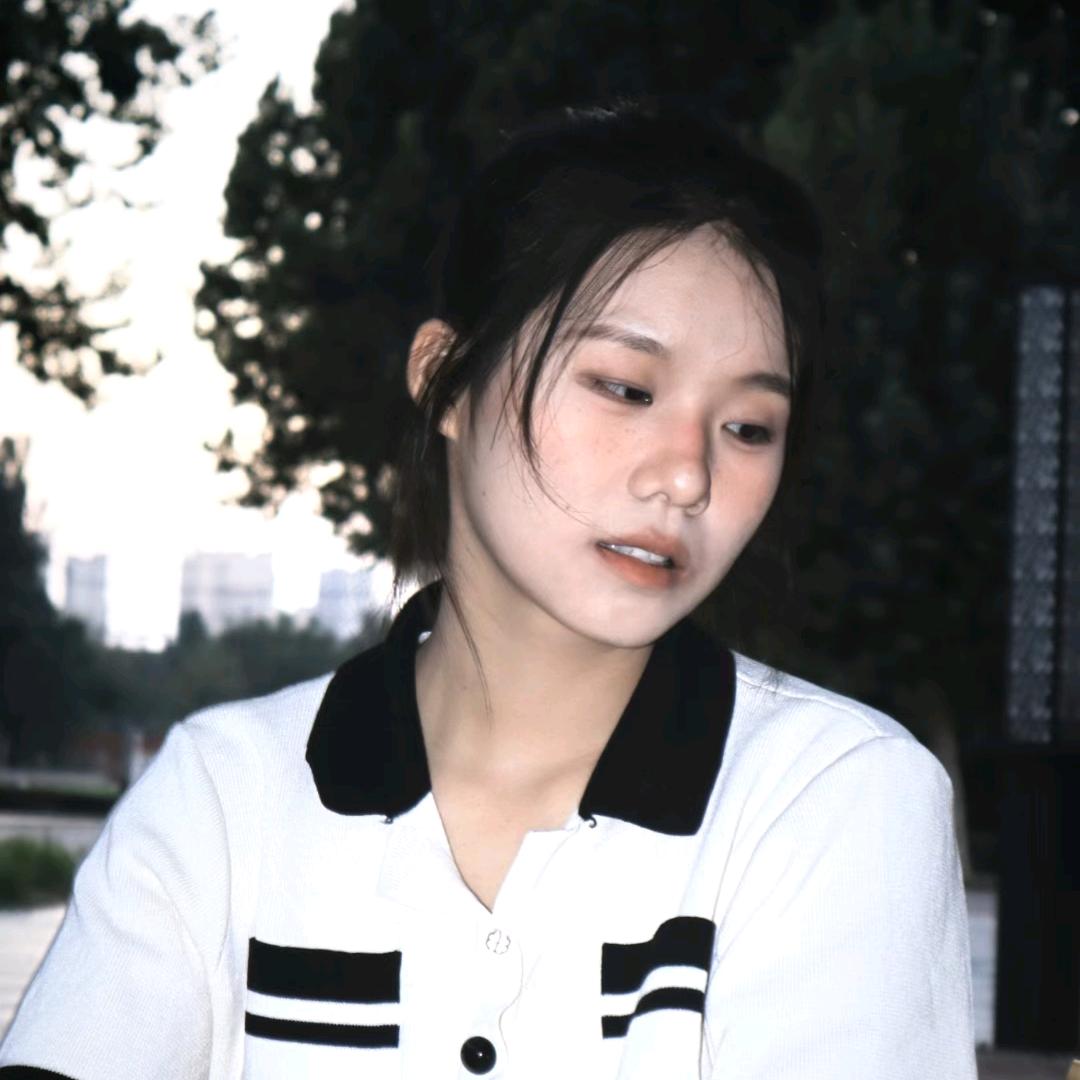 头圆圆个儿高高