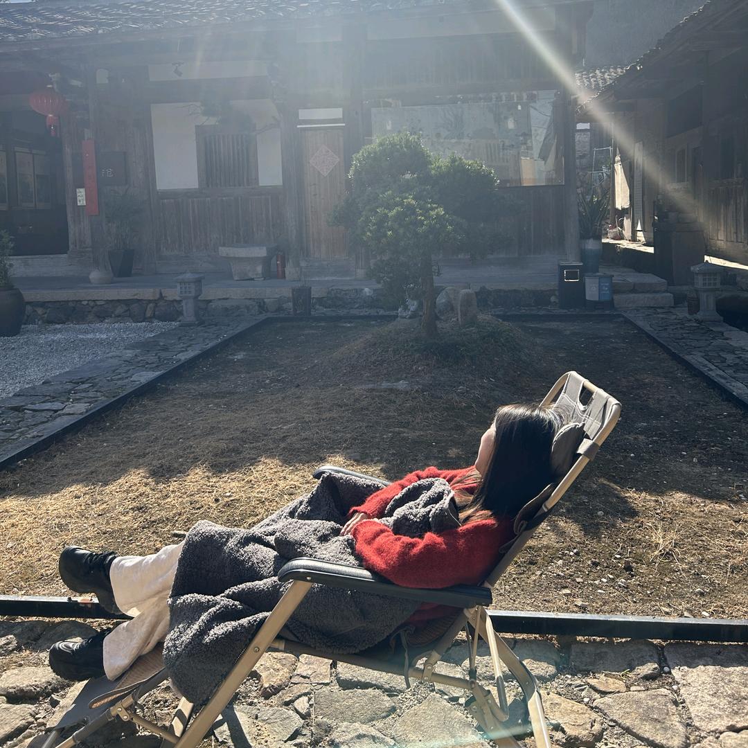 带上百威去看海