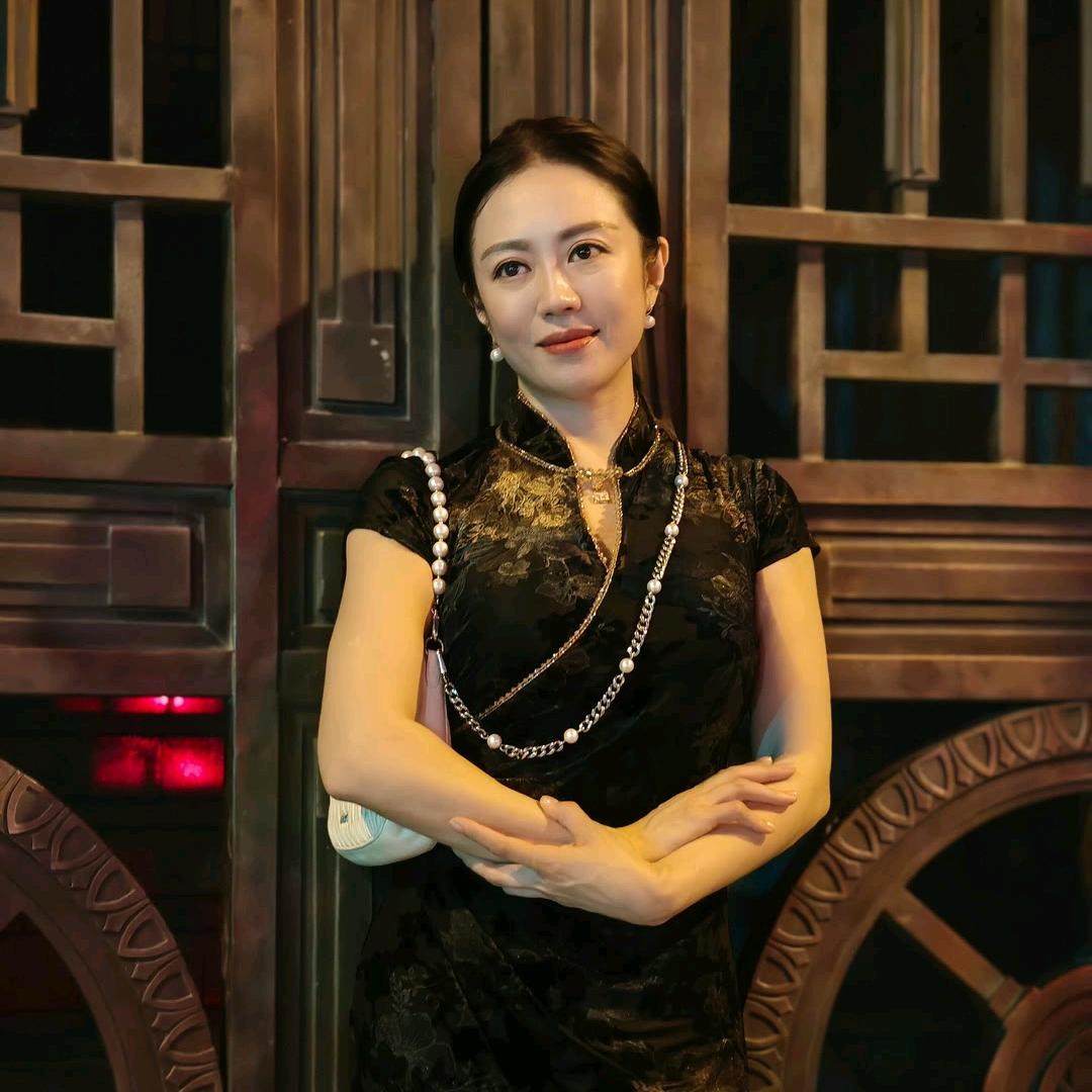 艺人温美玲(同款在橱窗)