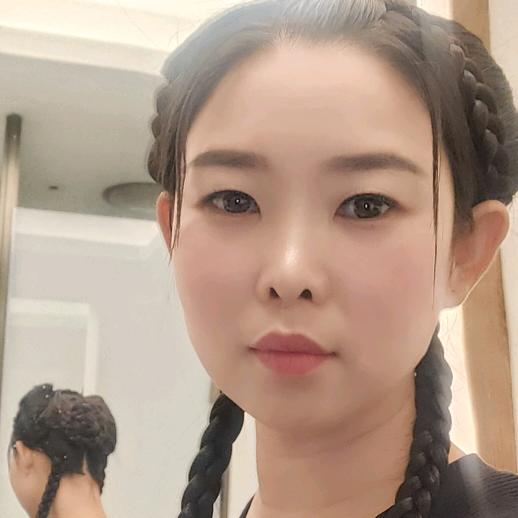 悦兮阁婚服婚纱跟妆
