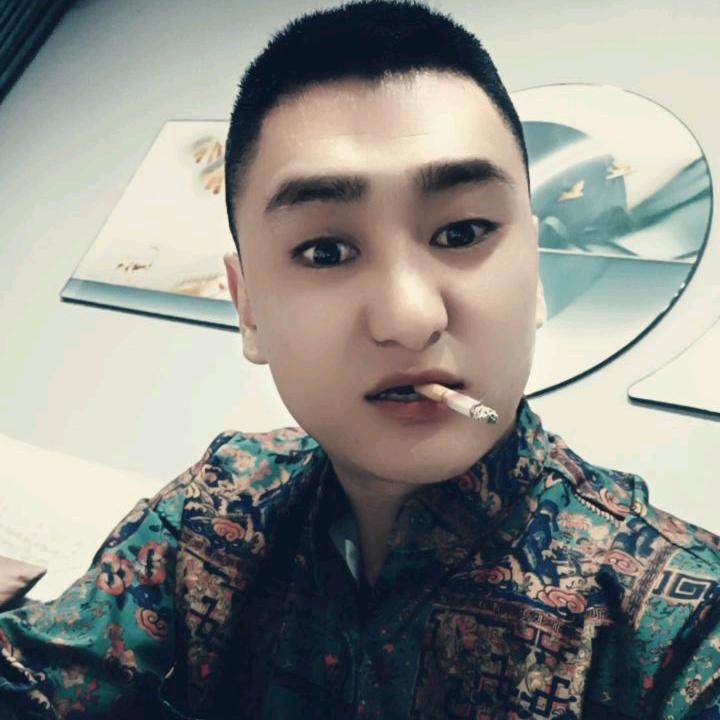 西安纯珍铺贴瓦工，小张