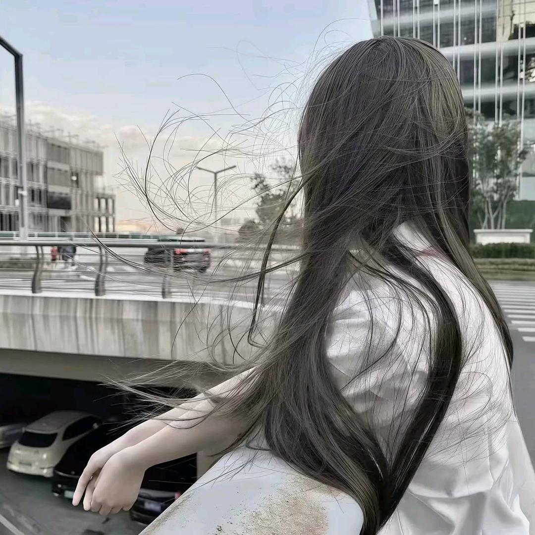 Yiiii头像