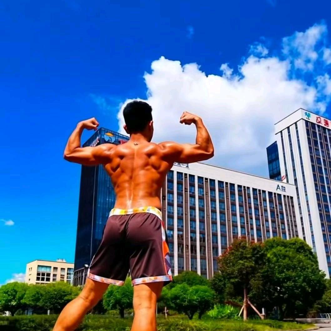 你很漂亮，很帅，给你点赞👍