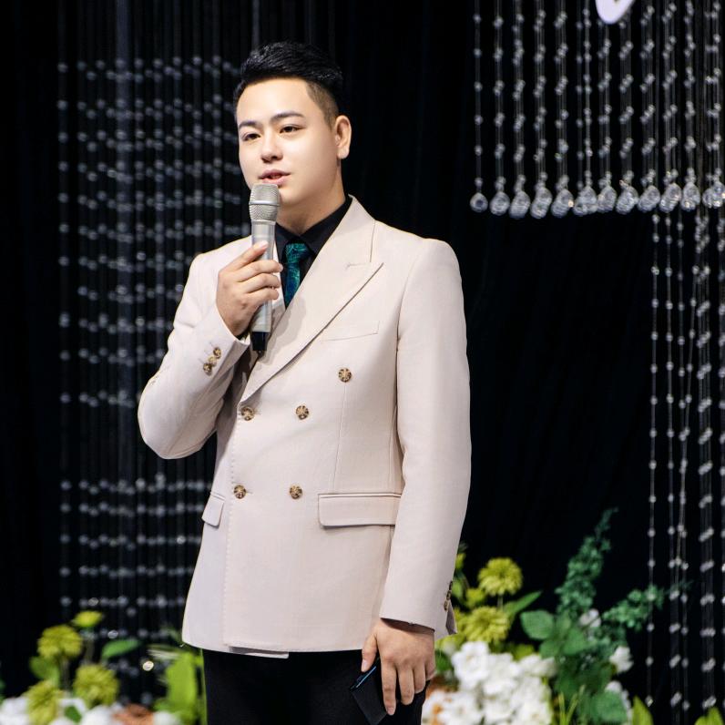 张辰是个主持人