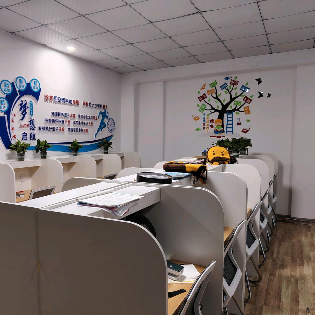 沿河汇丰汽贸彭冲（智联Al自习室）