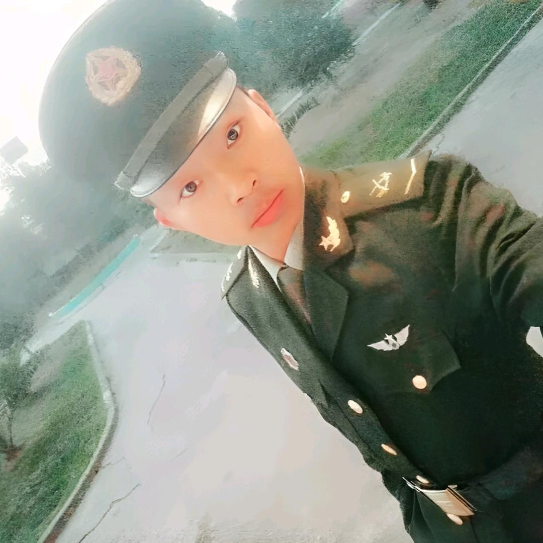 小梁同志
