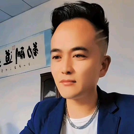 大龙凯航驾校  安校长