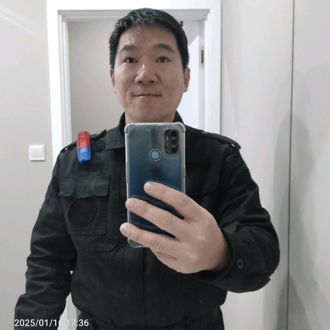 保安小哥：加油奥利给头像