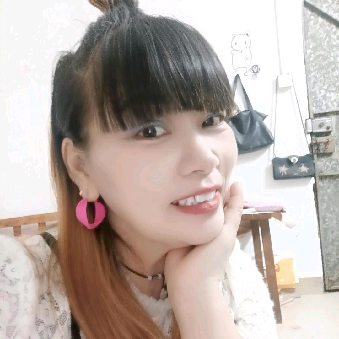 二妹，每晚六点半直播