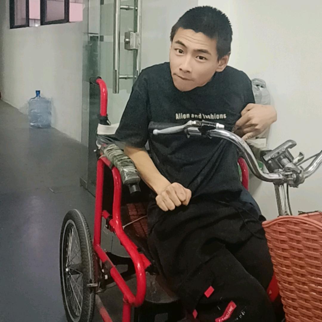 洋洋洋(轮椅小孩)