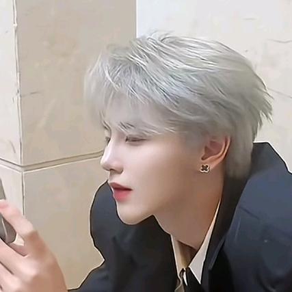 ℳ̶̶̶̶♡̶҉AB小颖☾⋆᭄