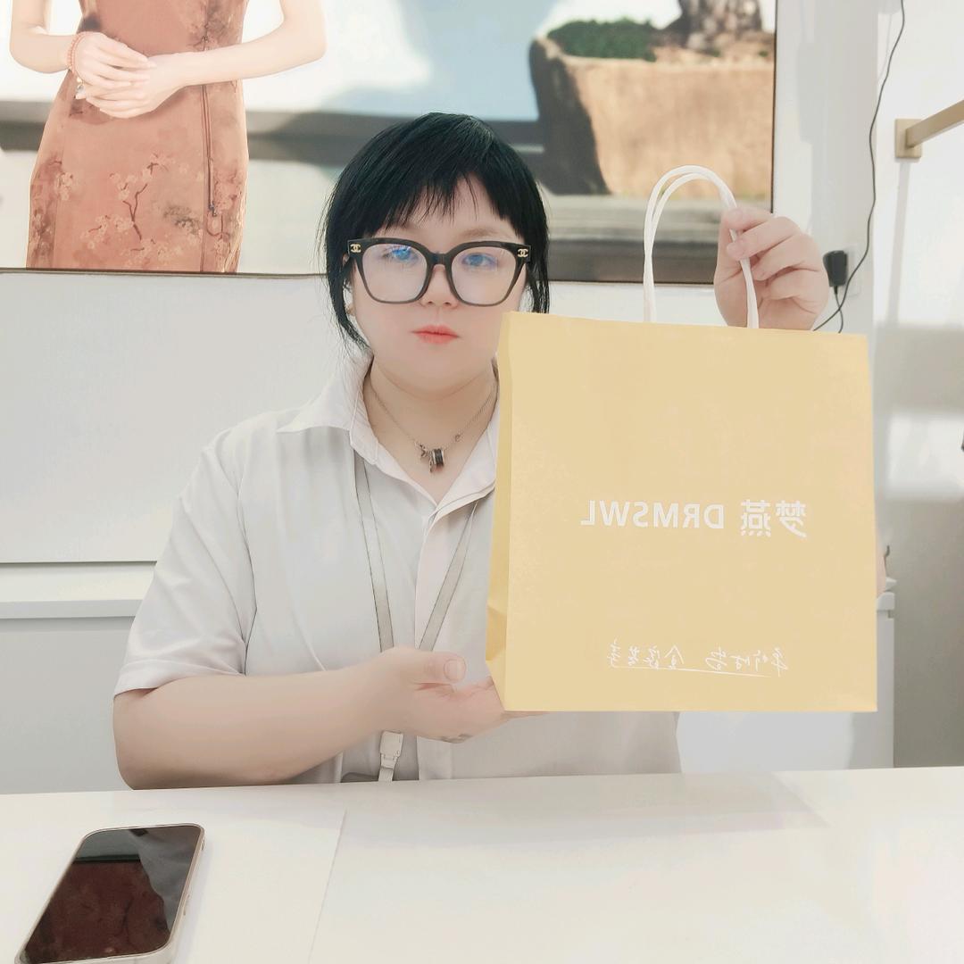 梦燕菱湖服装店