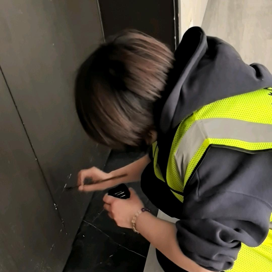 泗水贴膜修家具